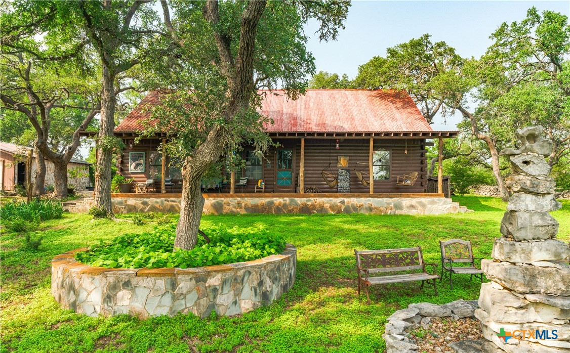 1218 Oakwood Loop Property Photo 2