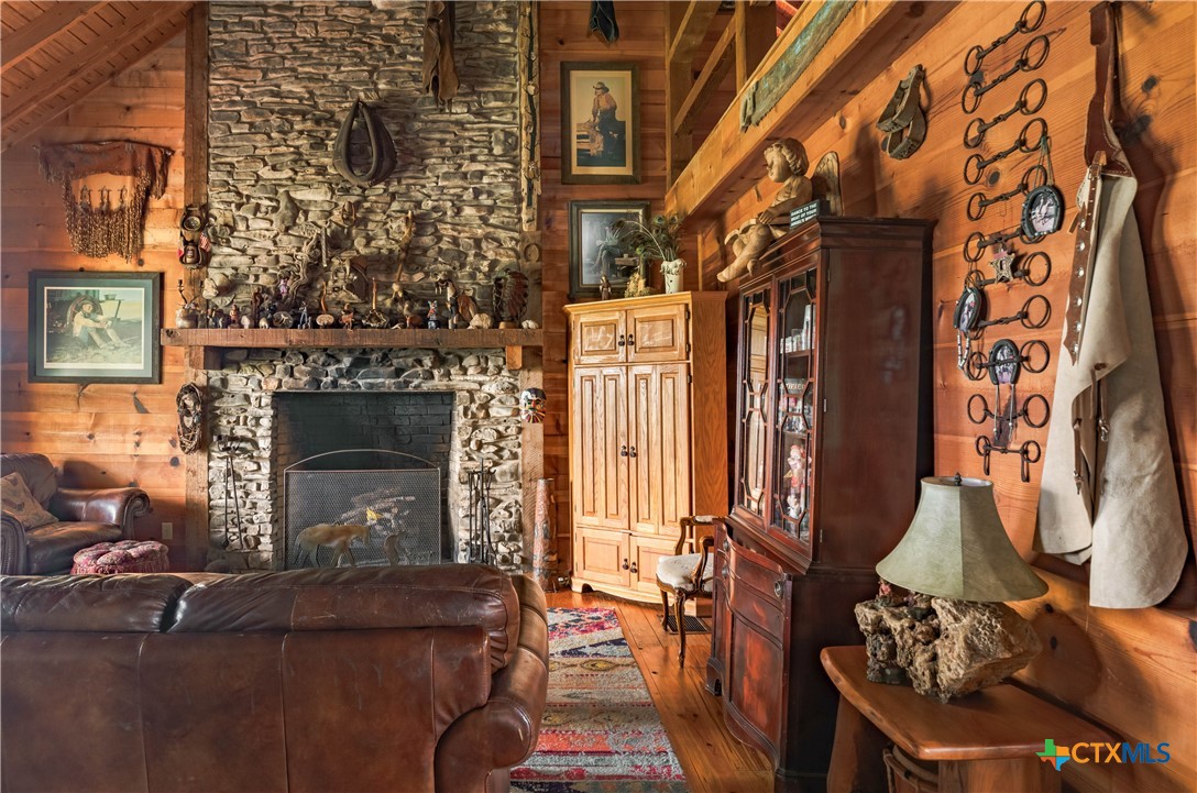 1218 Oakwood Loop Property Photo 6