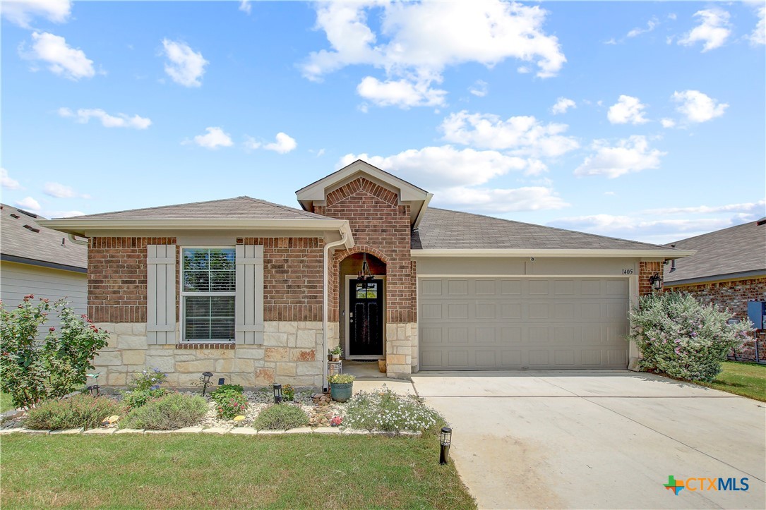 1405 Parkwood Property Photo 1