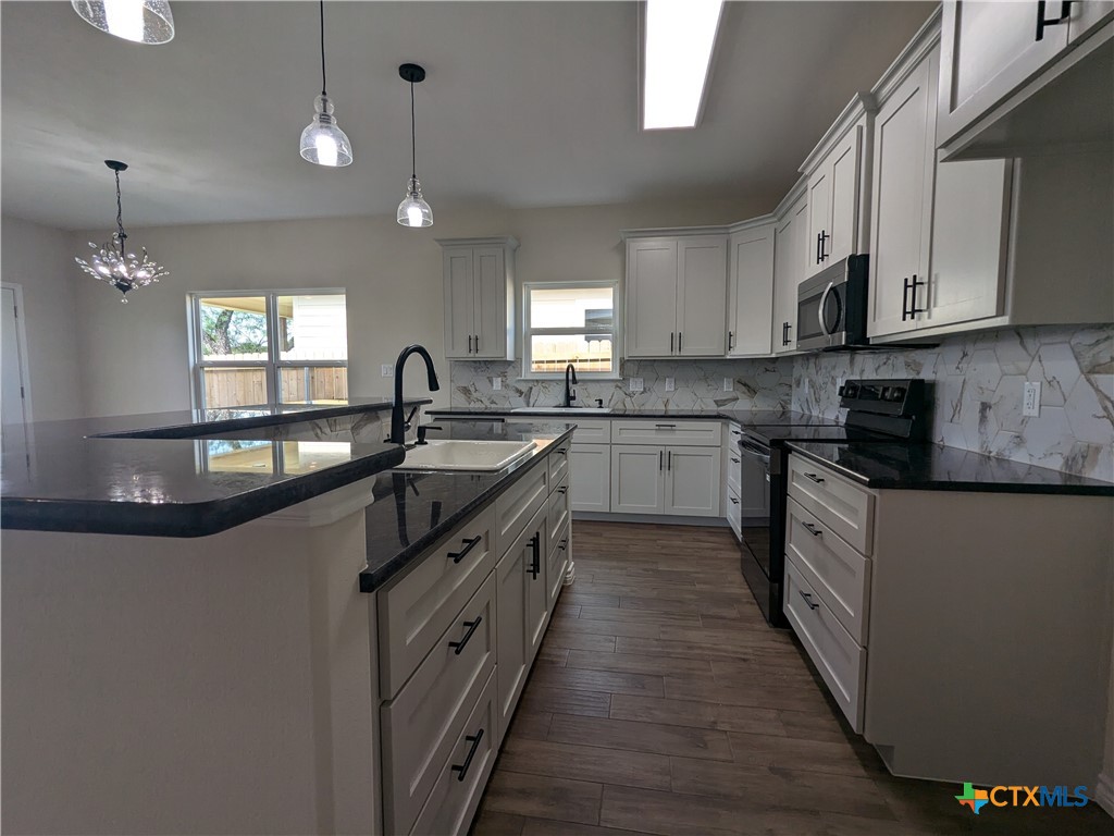 1708 E Ave G Property Photo 9