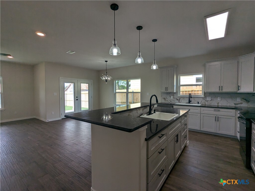 1708 E Ave G Property Photo 10