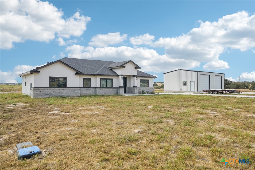 792 Lake Valley Drive Property Photo 3