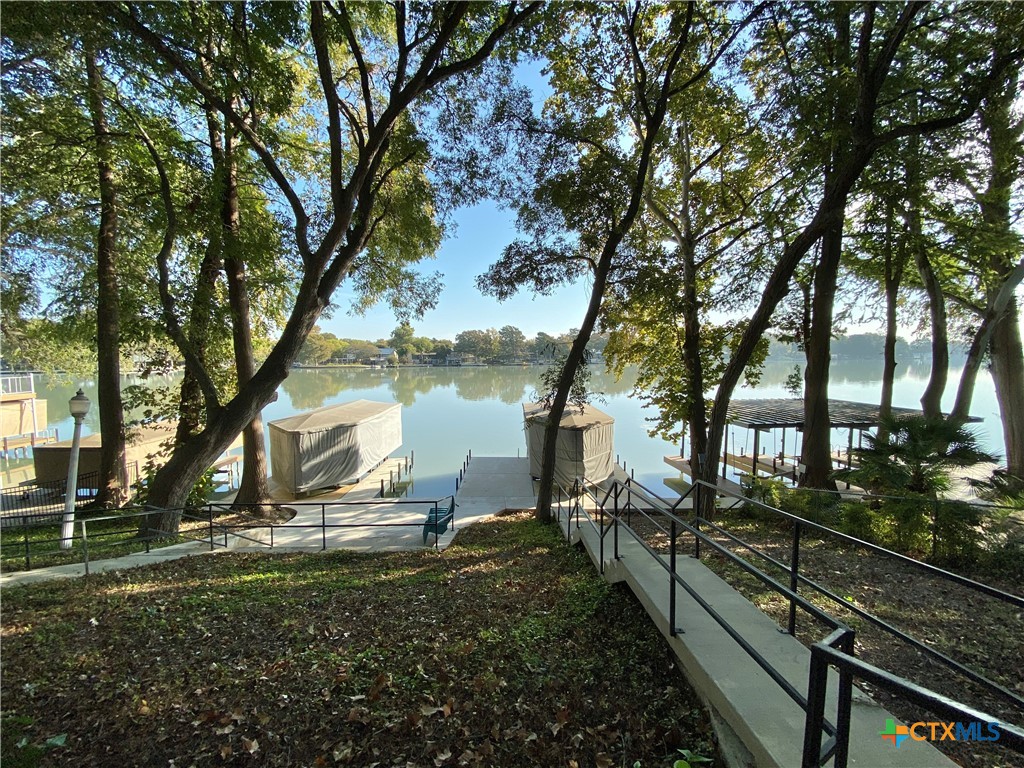 906 Lakeview Trail Property Photo 2