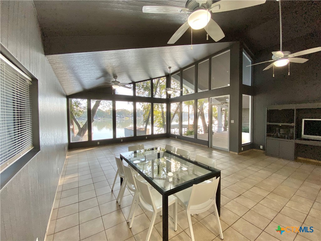 906 Lakeview Trail Property Photo 4