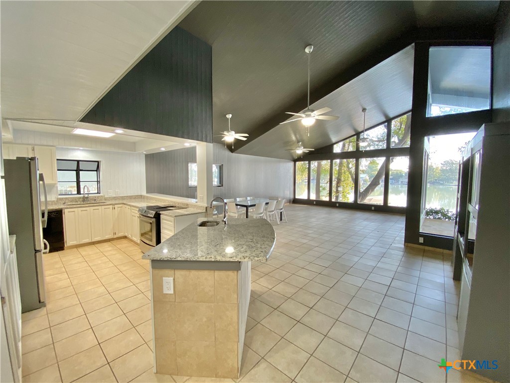 906 Lakeview Trail Property Photo 5