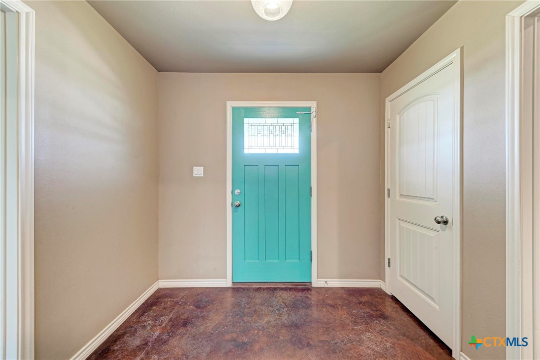23748 N Us Highway 281 Property Photo 4