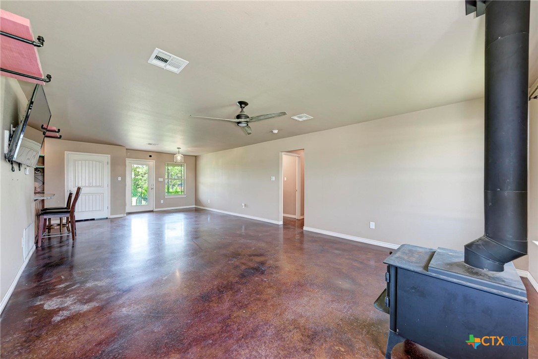23748 N Us Highway 281 Property Photo 6