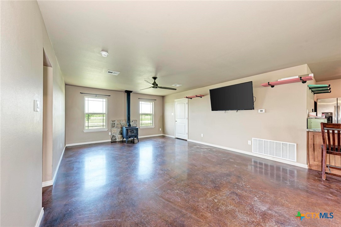 23748 N Us Highway 281 Property Photo 7