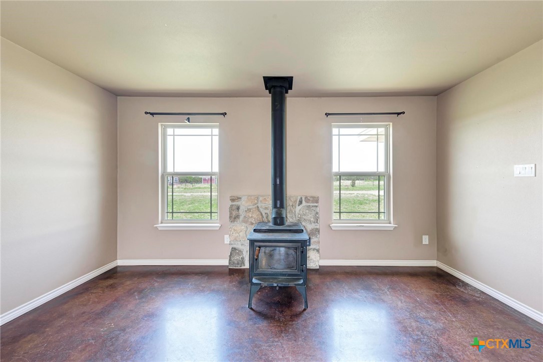 23748 N Us Highway 281 Property Photo 8