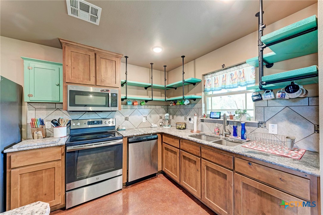 23748 N Us Highway 281 Property Photo 10
