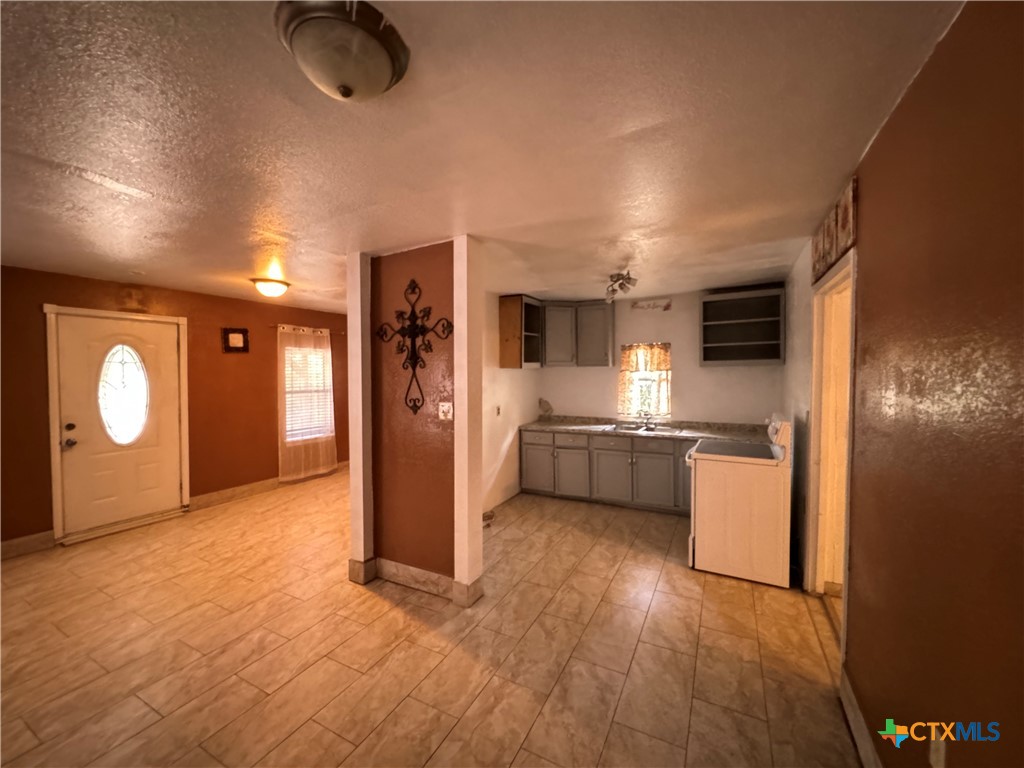 175 S West End Avenue Property Photo 9