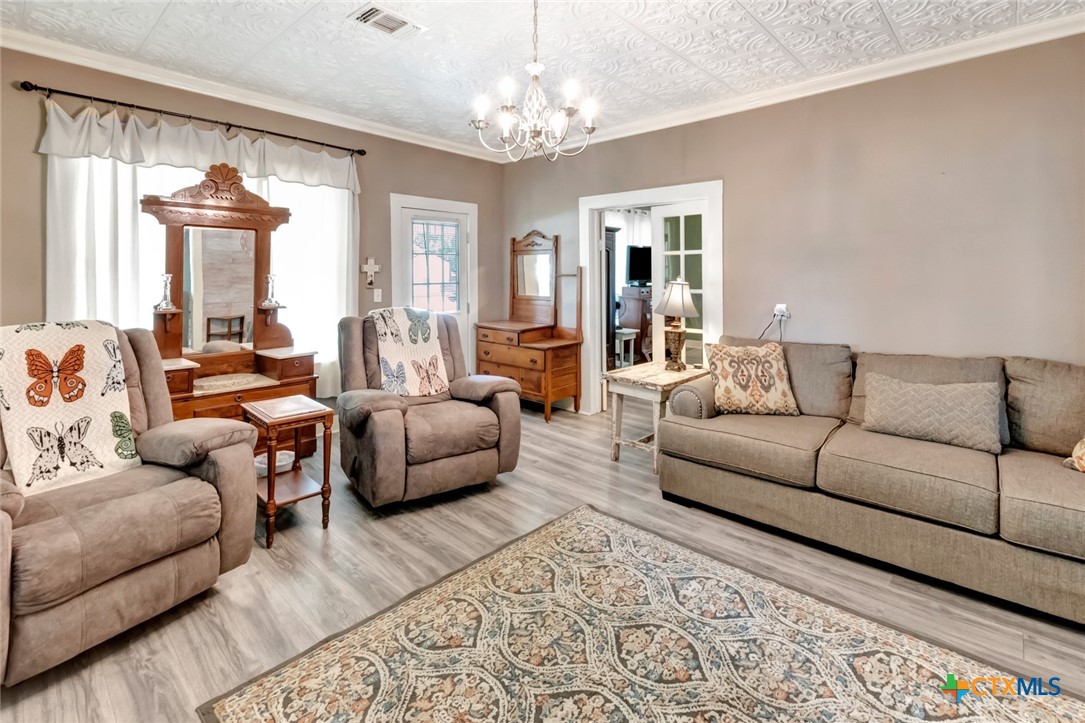 304 W Putnam Property Photo 4