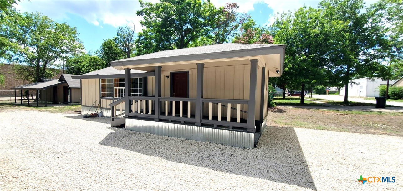 3 E Avenue N Property Photo 1