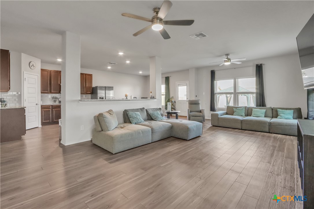 2425 Marty Way Property Photo 7