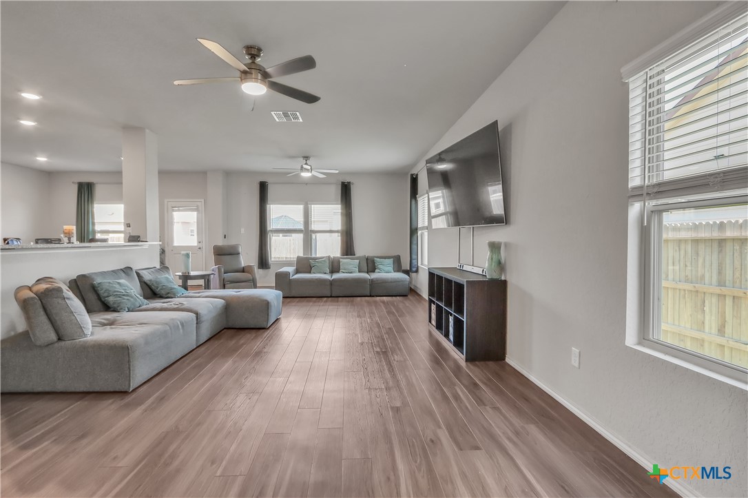 2425 Marty Way Property Photo 8