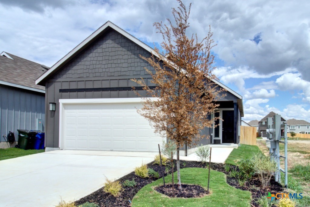 872 Farmhouse Trail Property Photo 1
