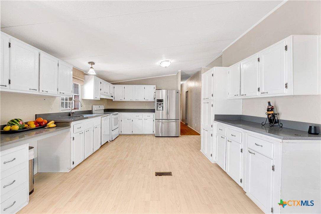 27522 Natural Bridge Caverns Road Property Photo 8