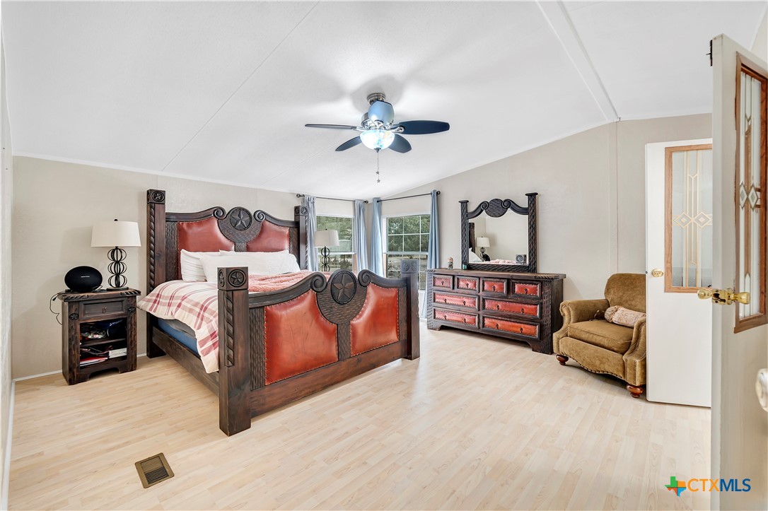 27522 Natural Bridge Caverns Road Property Photo 11