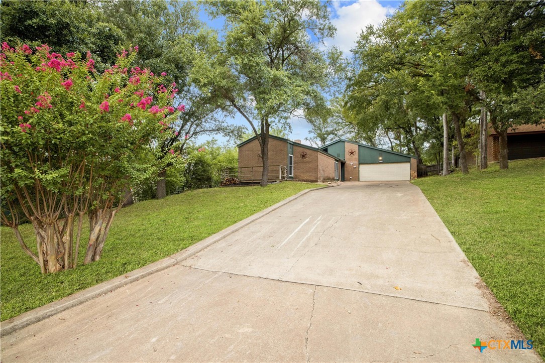 4006 Robinhood Drive Property Photo