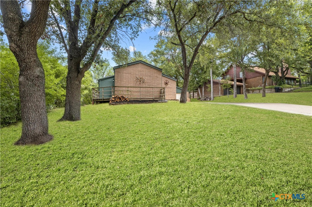 4006 Robinhood Drive Property Photo 3
