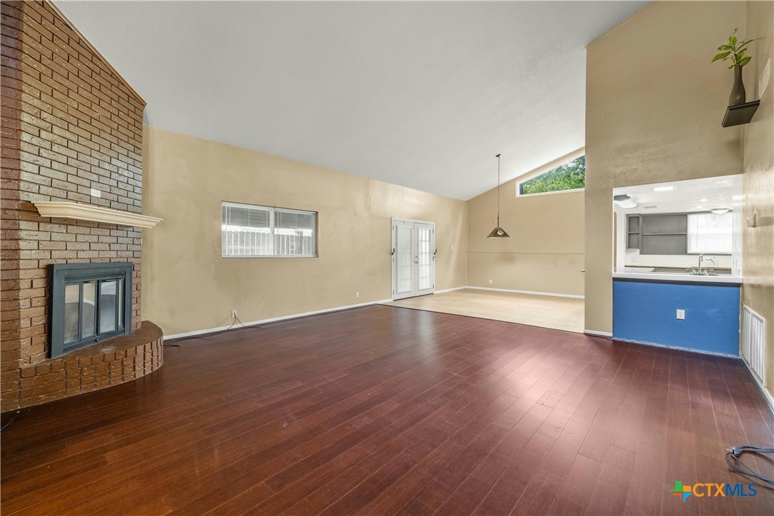 4006 Robinhood Drive Property Photo 6