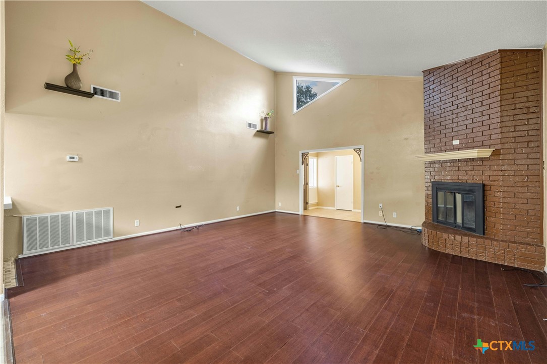 4006 Robinhood Drive Property Photo 8