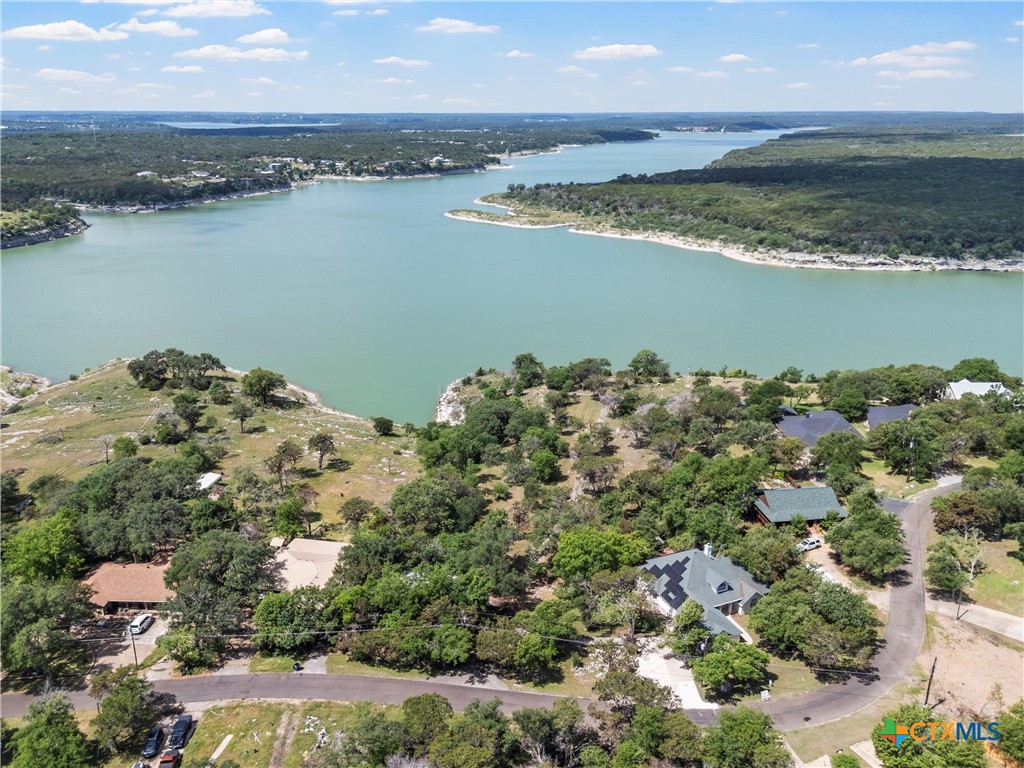 5008 Lakeaire Circle Property Photo 3