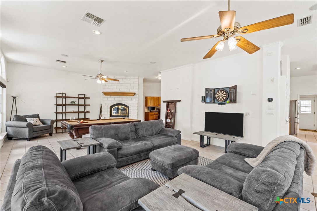 5008 Lakeaire Circle Property Photo 4