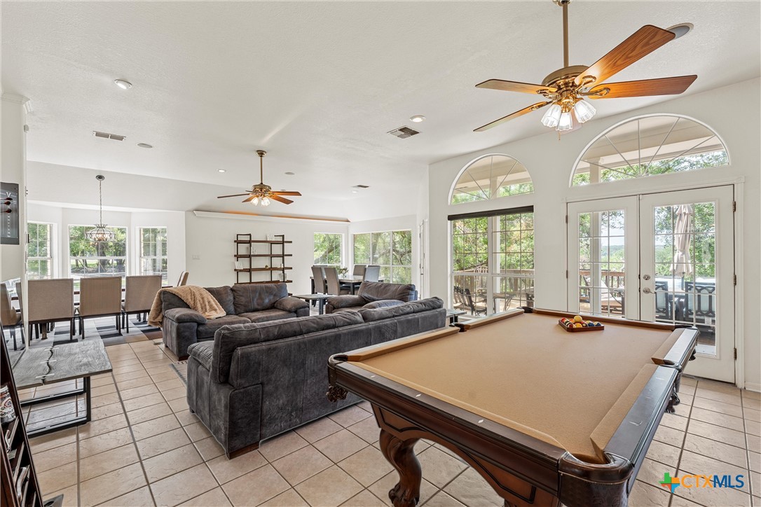 5008 Lakeaire Circle Property Photo 7