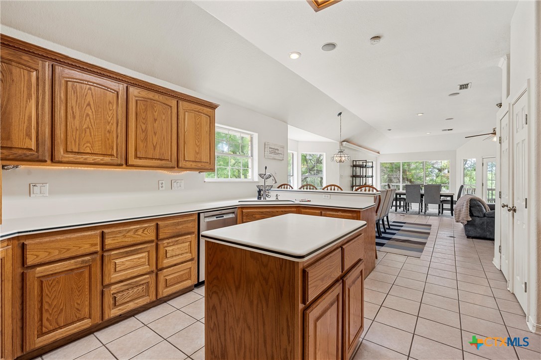 5008 Lakeaire Circle Property Photo 10