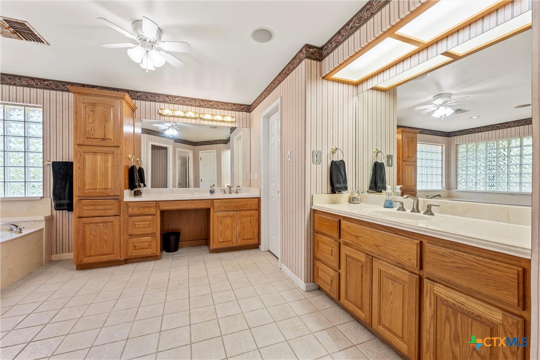 5008 Lakeaire Circle Property Photo 22