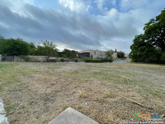 310 Uvalde Street Property Photo
