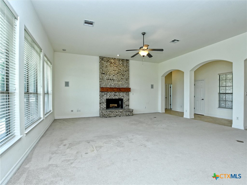 110 Stable Oaks Property Photo 5