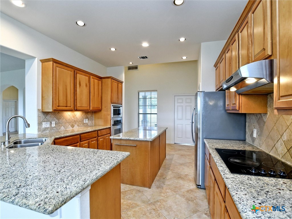 110 Stable Oaks Property Photo 8