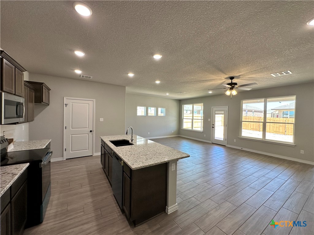 3105 Seeker Street Property Photo 4