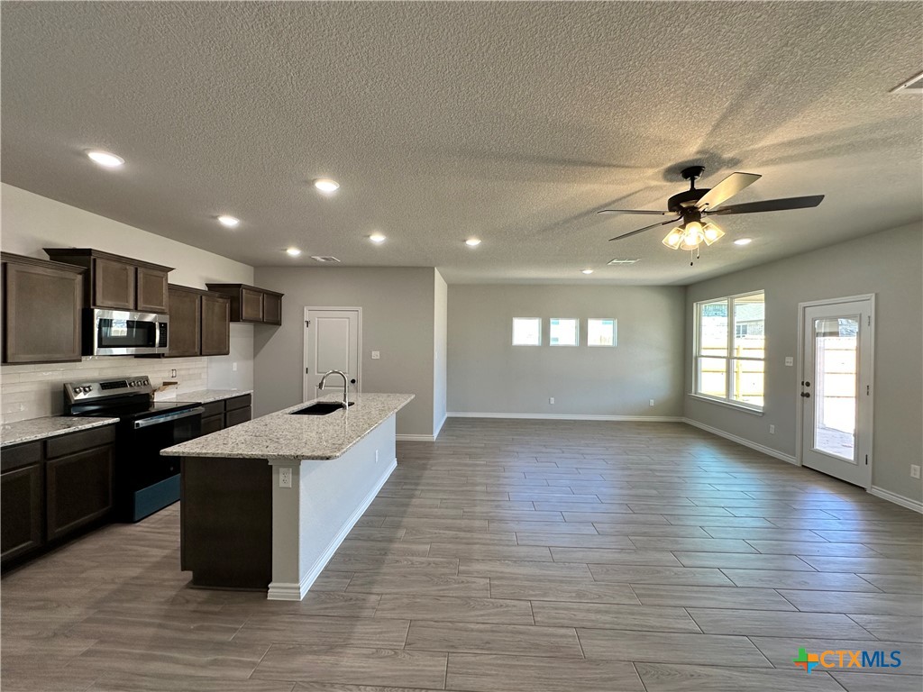 3105 Seeker Street Property Photo 5