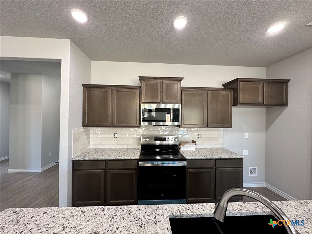 3105 Seeker Street Property Photo 6