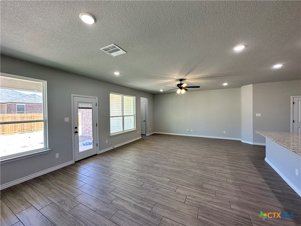 3105 Seeker Street Property Photo 8