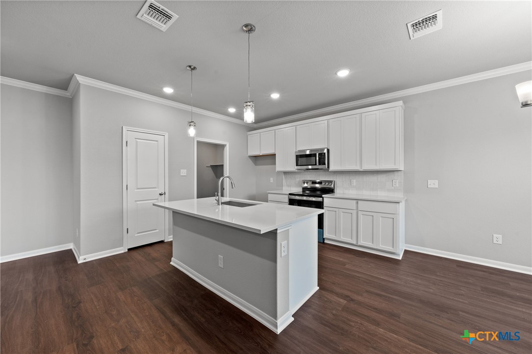 618 Seven Springs Drive Property Photo 9