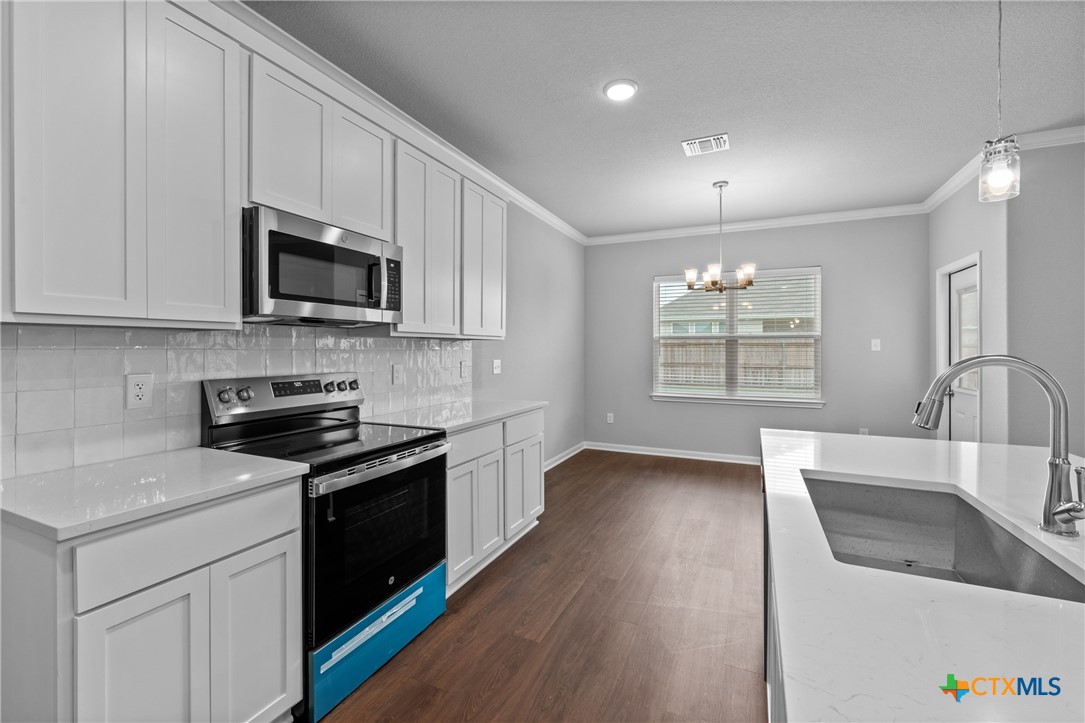 618 Seven Springs Drive Property Photo 12