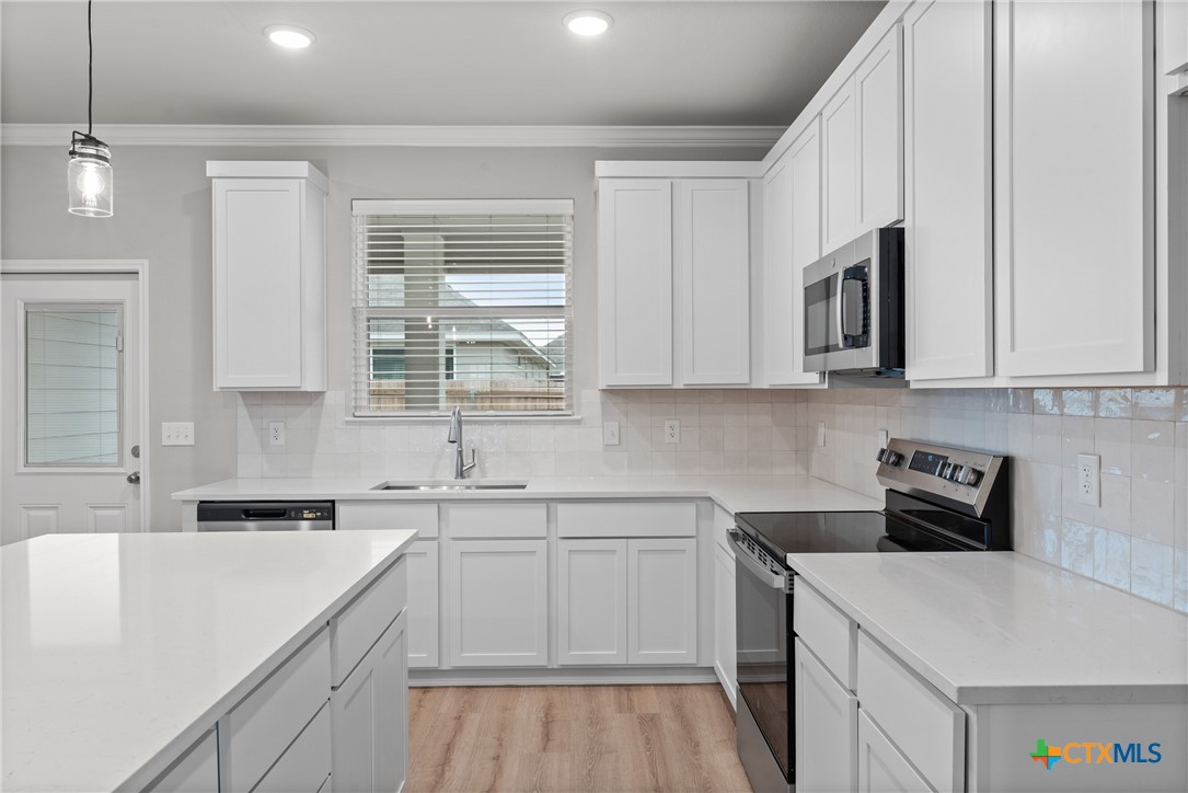 704 Seven Springs Drive Property Photo 12