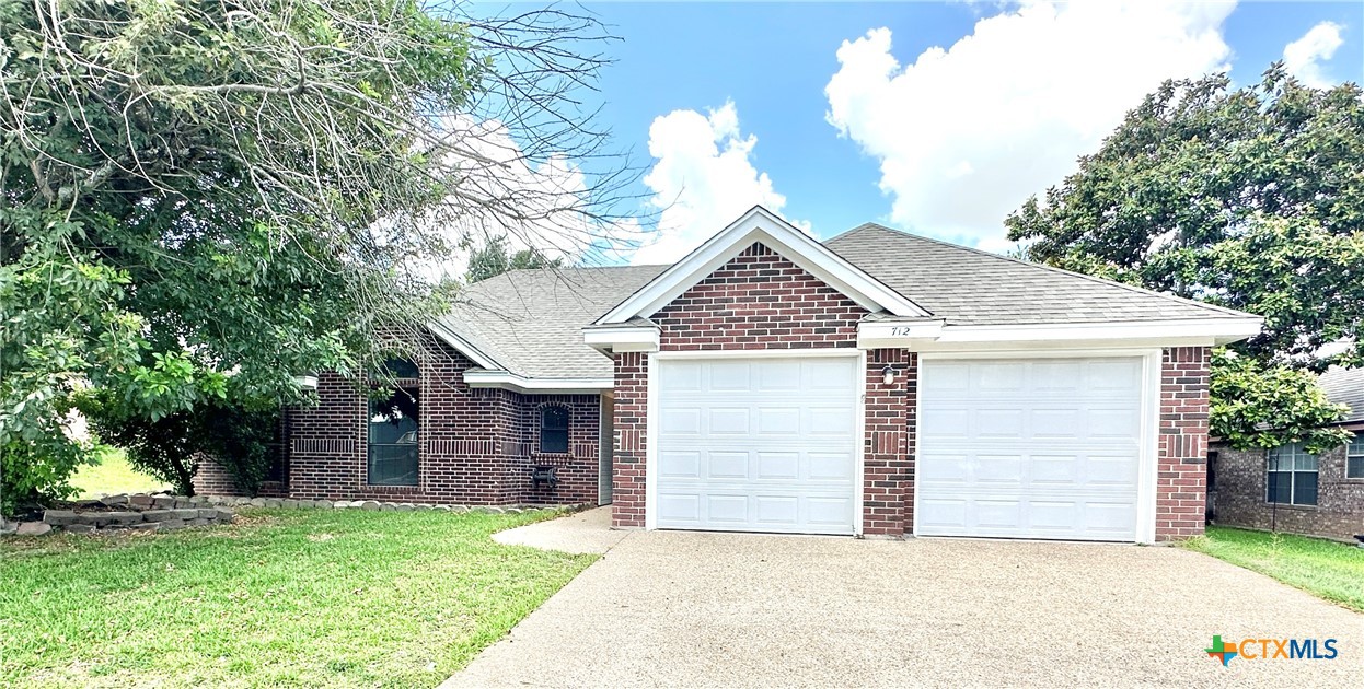 712 Silver Creek Drive Property Photo 1