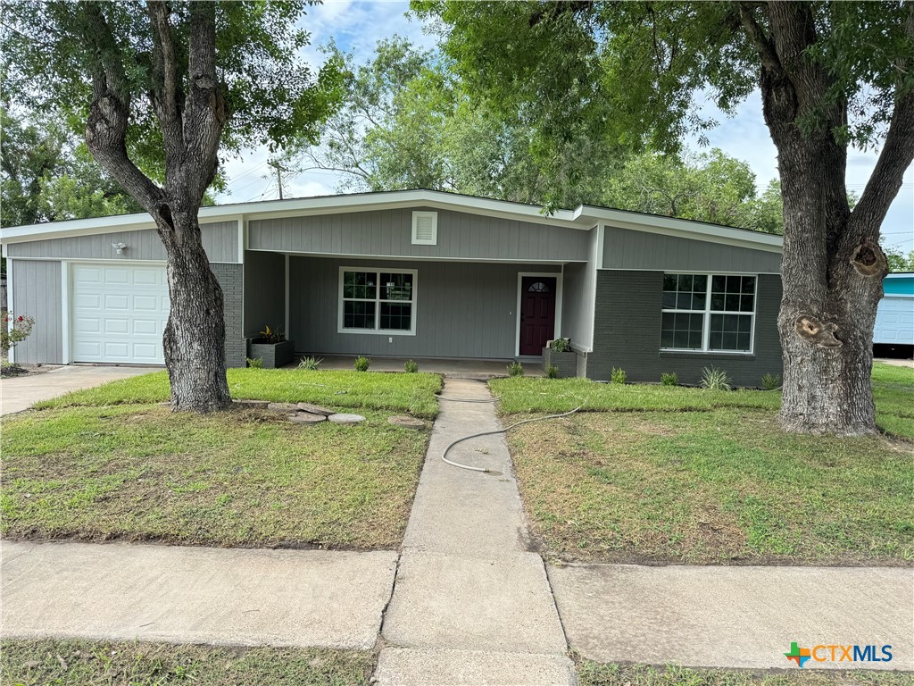 3004 Mayfair Drive Property Photo 1