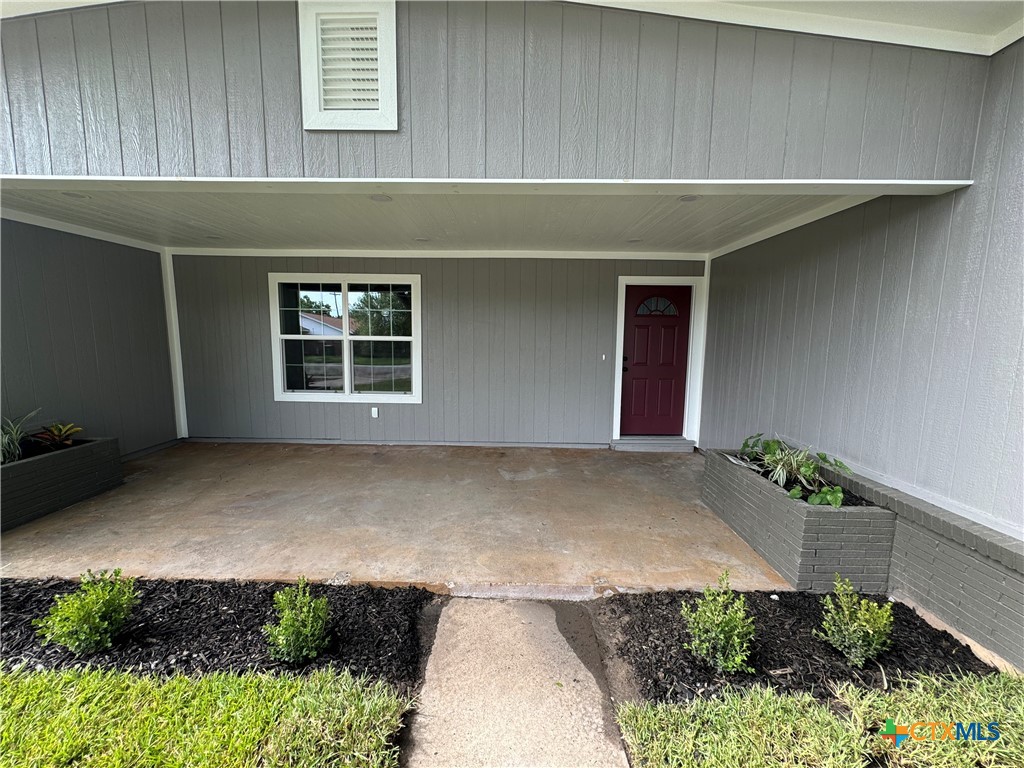 3004 Mayfair Drive Property Photo 4