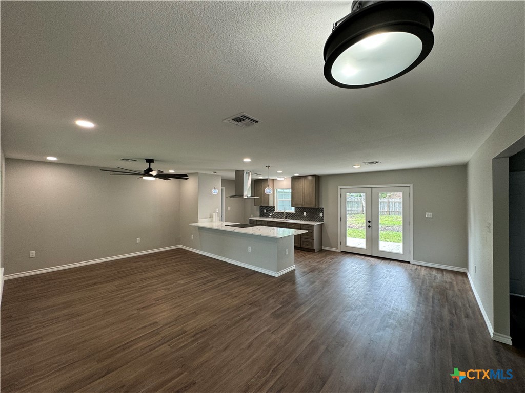 3004 Mayfair Drive Property Photo 5