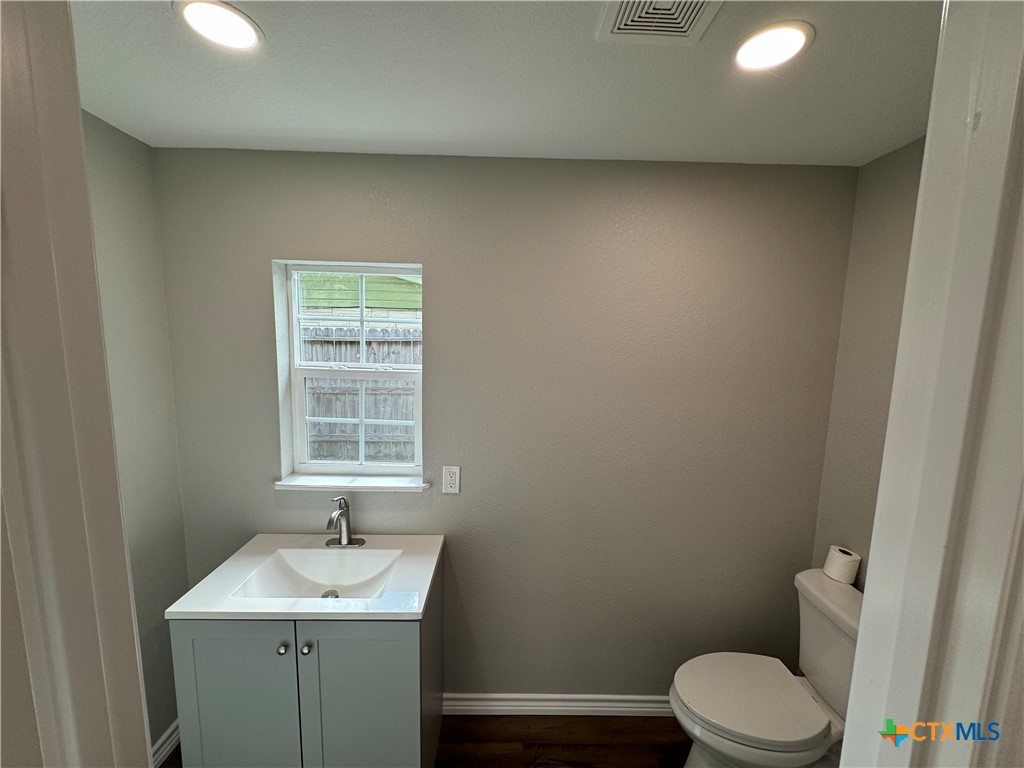 3004 Mayfair Drive Property Photo 11