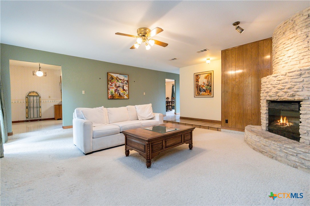 106 Kildeer Drive Property Photo 8