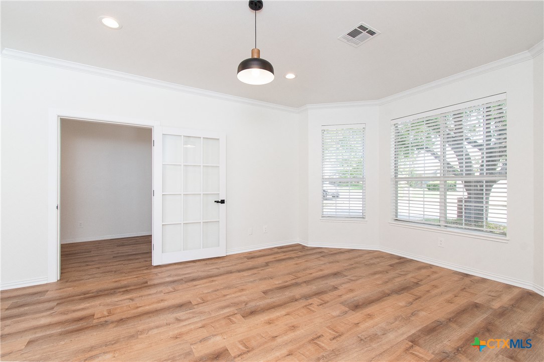 2421 Pin Oak Drive Property Photo 8