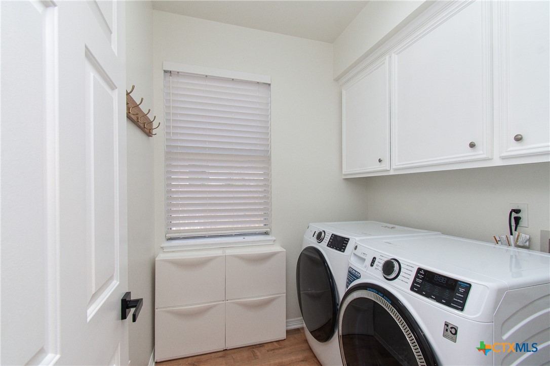 2421 Pin Oak Drive Property Photo 13