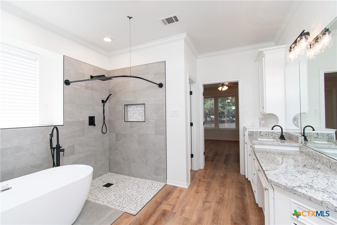 2421 Pin Oak Drive Property Photo 23
